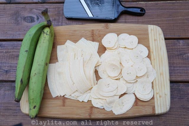 Slicing green plantains for thin chips using a mandoline