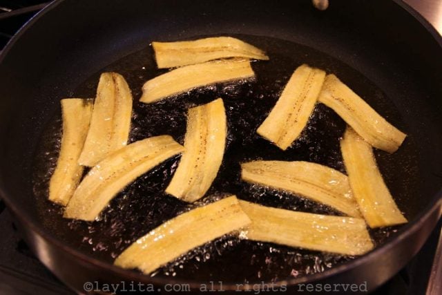 Frying chifles or green plantain chips