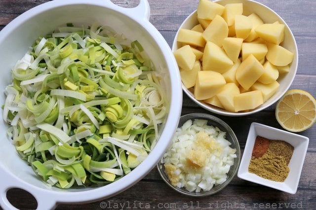 Ingredients for leek and potato soup