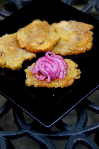 Green plantain chips with pickled red onions
