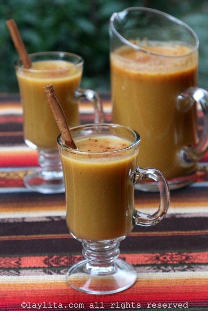 Fruity oatmeal drink with naranjilla and cinnamon