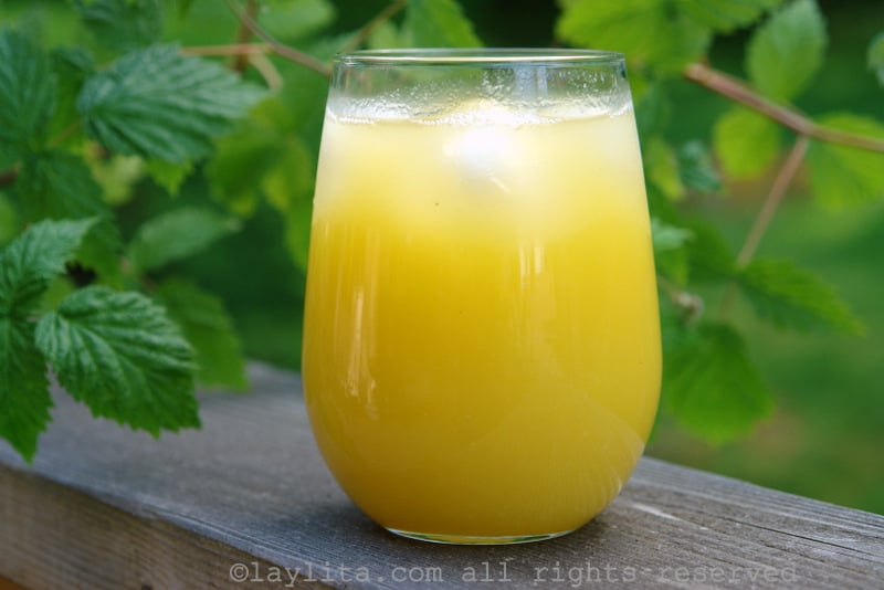Homemade pineapple juice {Jugo de piña}