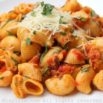 Easy recipe for tomato and tuna pasta