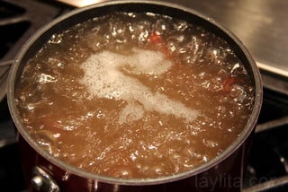 Canelazo preparation
