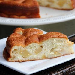 Easy apple cake recipe with only 4 ingredients