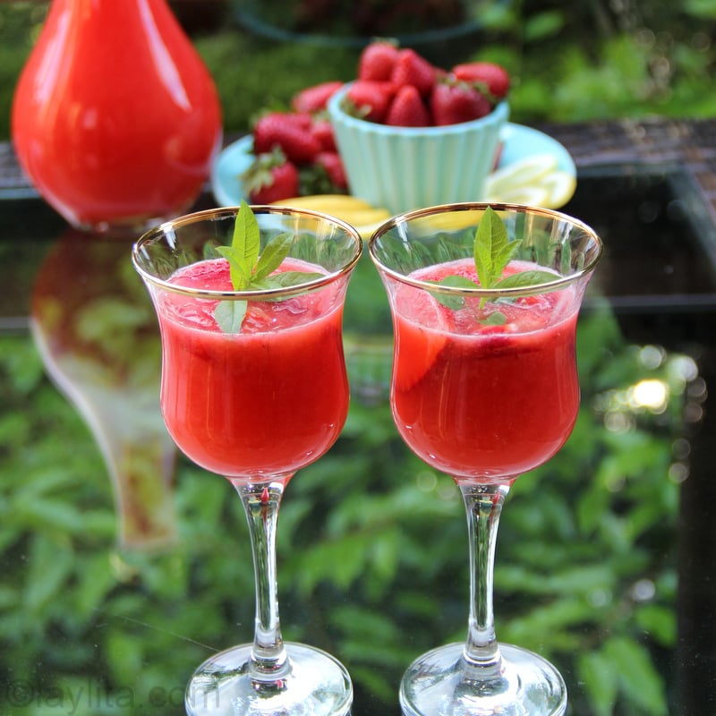 Strawberry lemonade cocktail