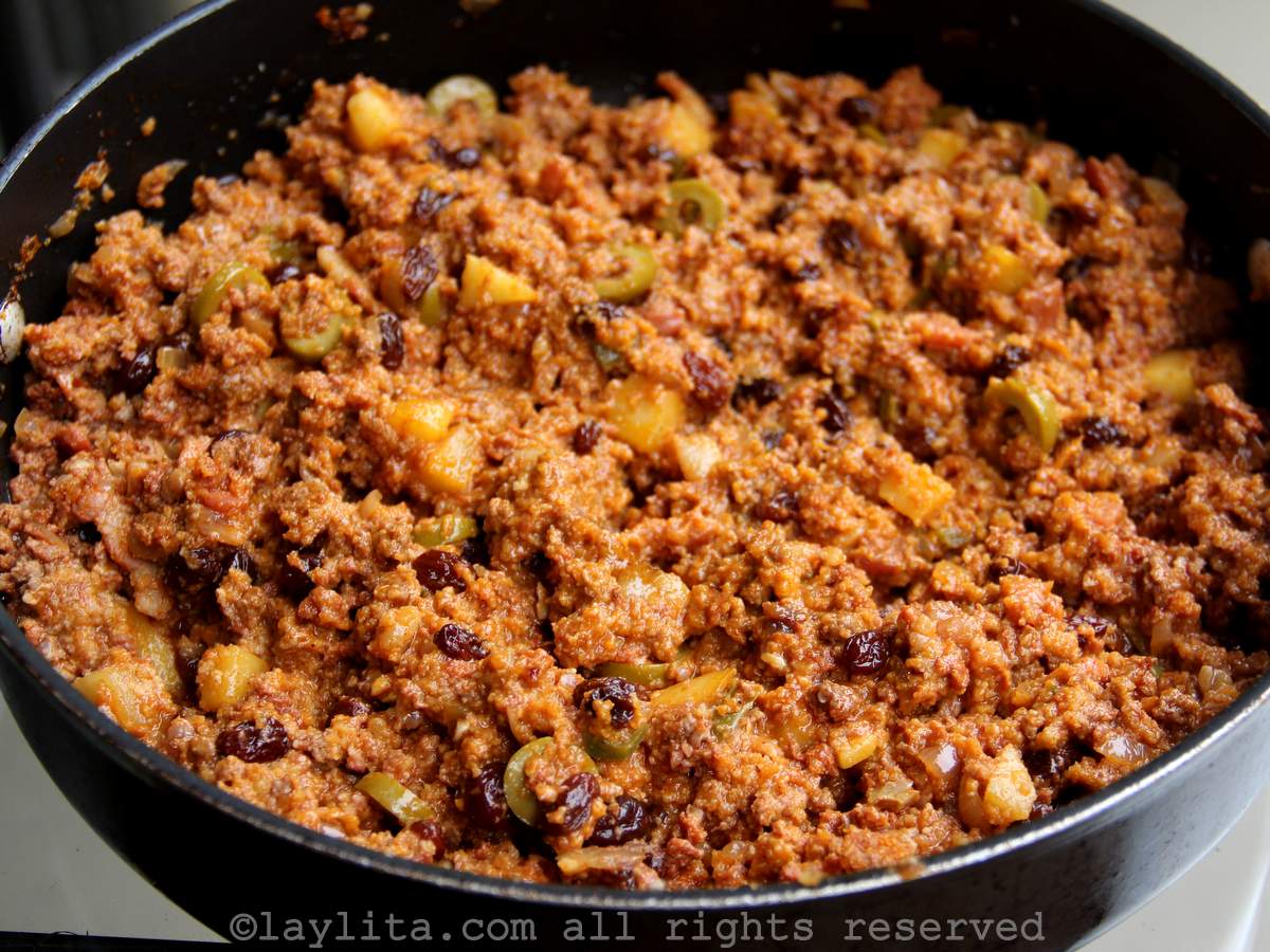Relleno de pavo being cooked in large `pot