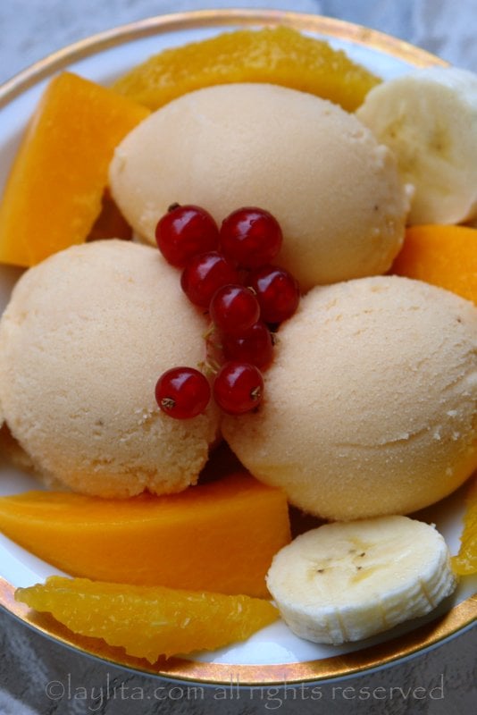 Papaya and banana frozen yogurt ice cream