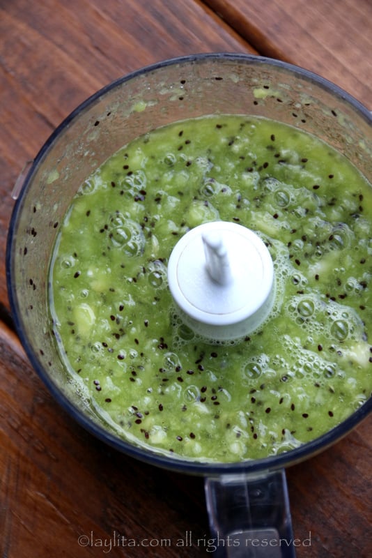 Preparação de Mojito de Kiwi com Mirtilo Preparação de Mojito de Kiwi com Mirtilo