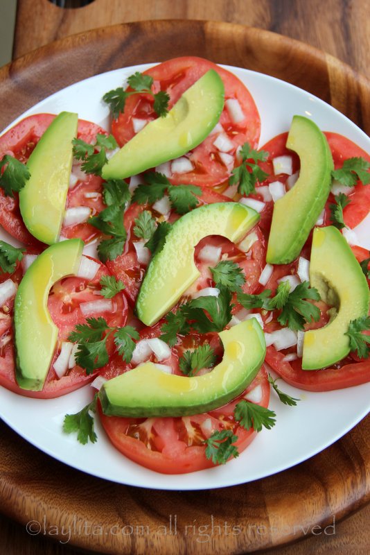 Easy avocado tomato salad