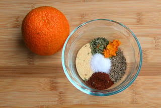 Ingredientes para el adobo o marinada de naranja agria