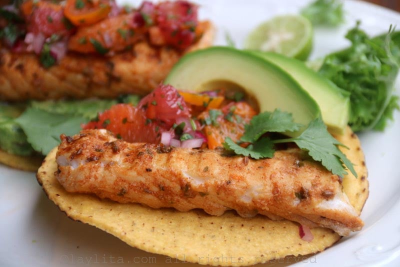 Pescado asado en salsa de naranja agria