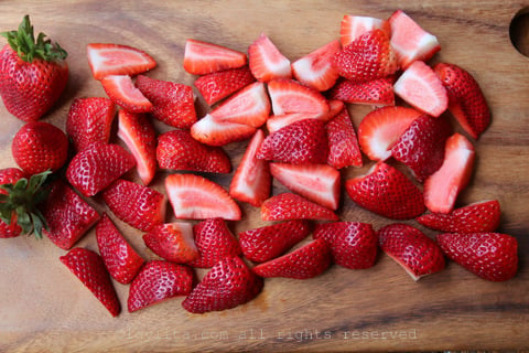 Strawberries cut in halves or quarters