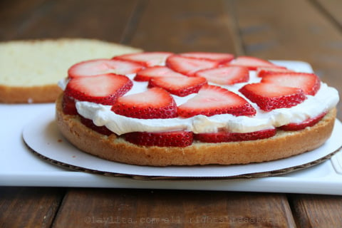 Then add another layer of sliced strawberries