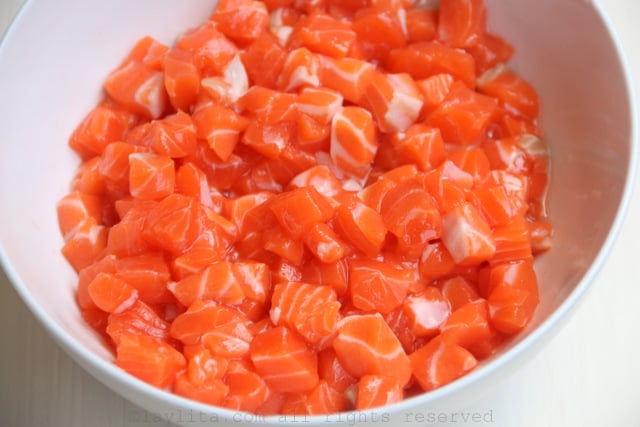 Cut the salmon into small cubes
