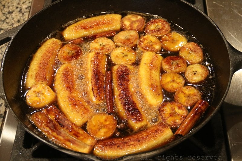 Add the panela or piloncillo syrup, cook for about 25-30 minutes on low medium heat.