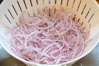 Rub the onions with salt and rinse well