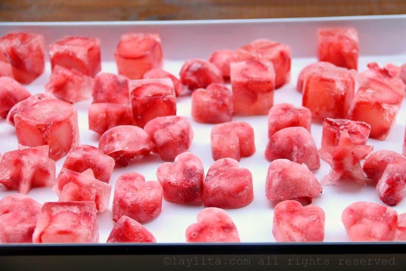 How to make strawberry champagne ice cubes