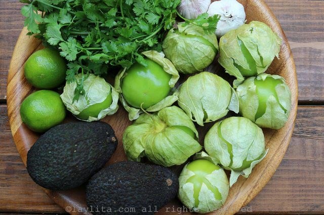 Ingredients for avocado sauce
