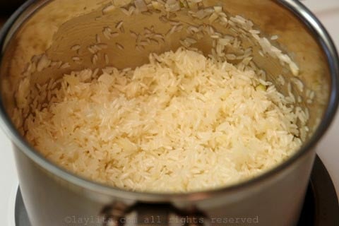 Ajouter le riz et mélanger