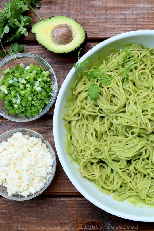 Spaghetti with a spicy creamy avocado sauce