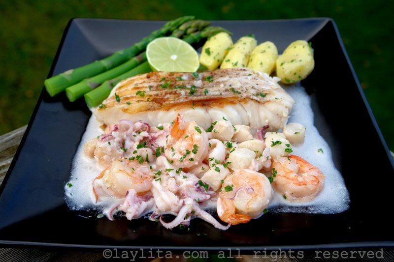 Grilled fish with garlic seafood sauce