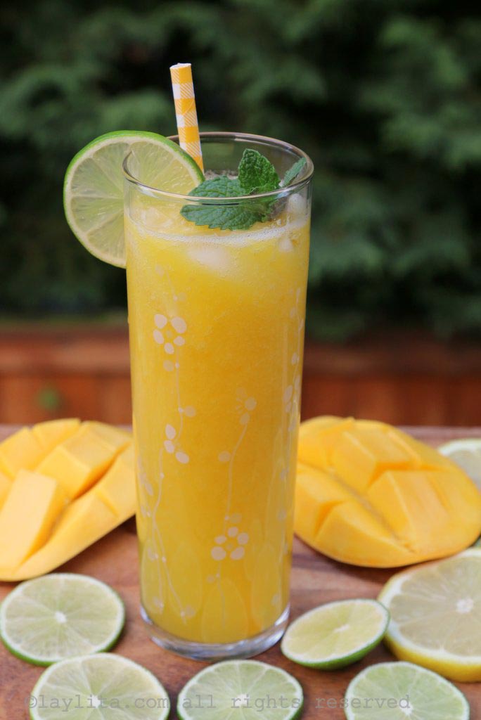 Limonada o refresco de mango con limon y menta