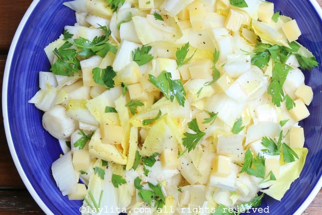 Recipe for endive and cheese salad