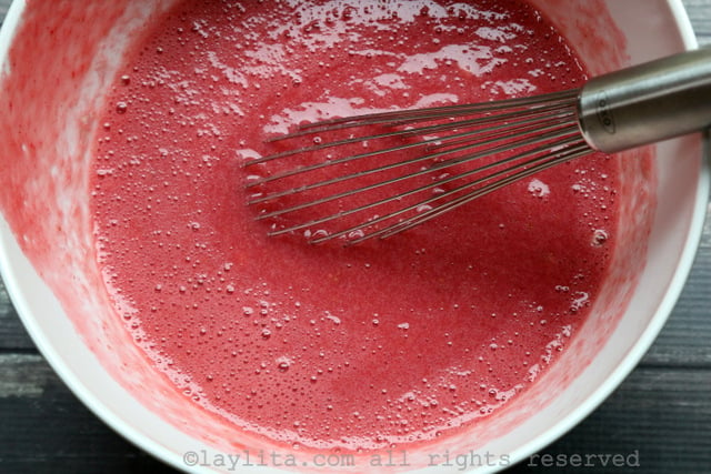 Mix the hot berry puree with the cold one.