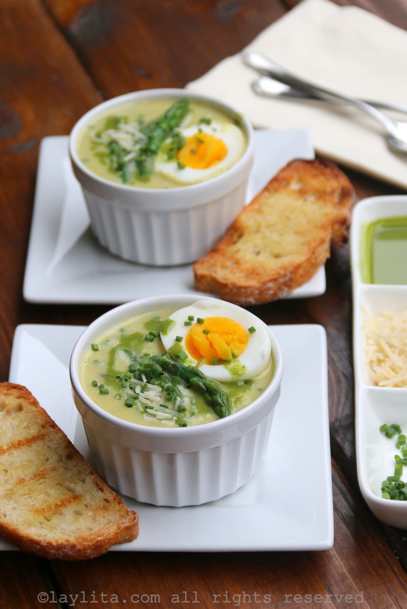 Easy and delicious homemade cream of asparagus soup 