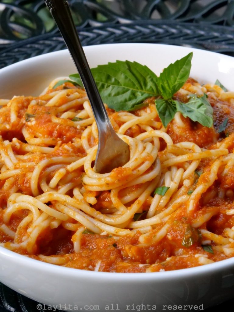 Spaghetti with basic tomato basil sauce