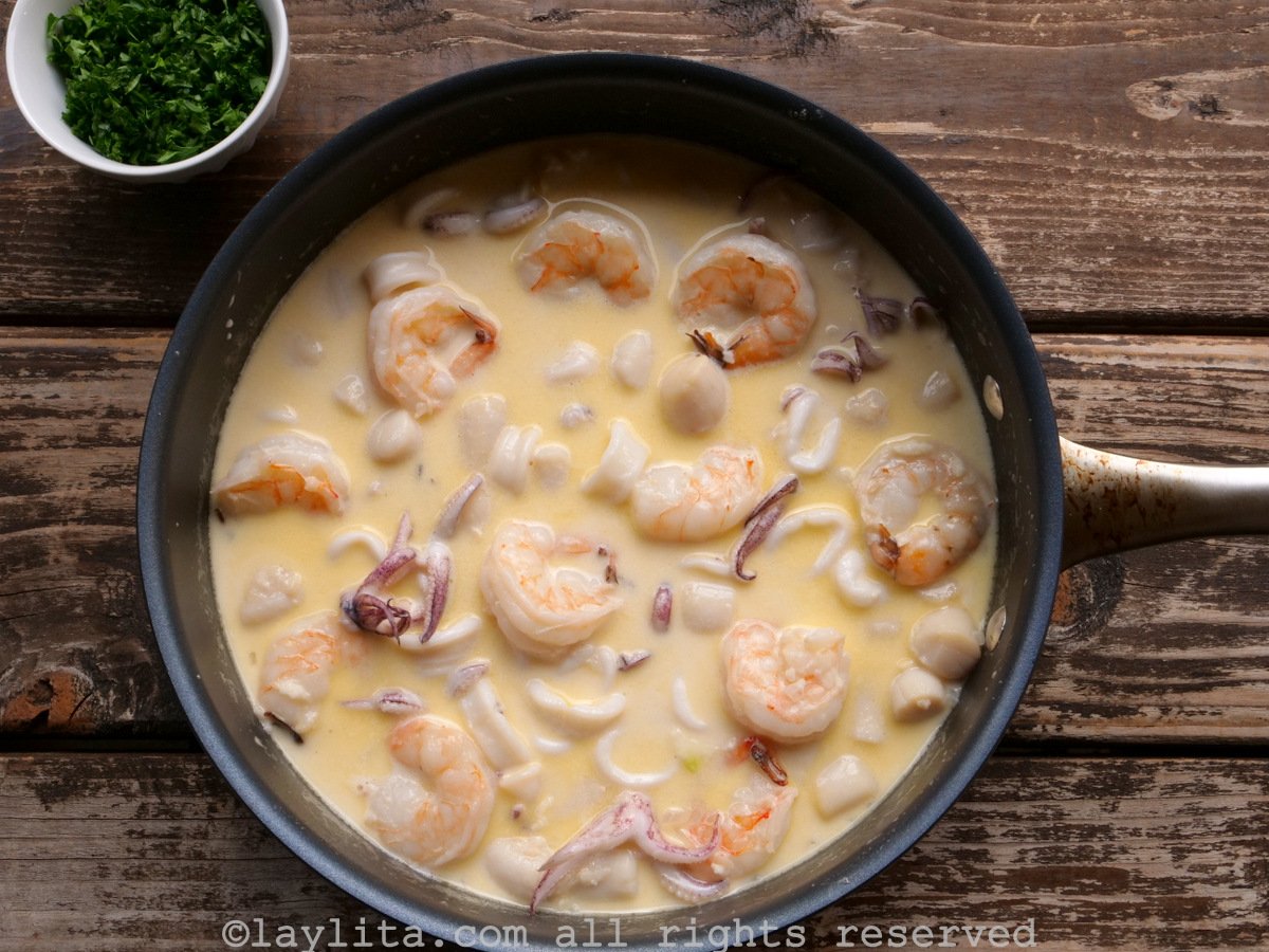 Mixed seafood in a creamy garlic wine sauce {Mariscos al ajillo