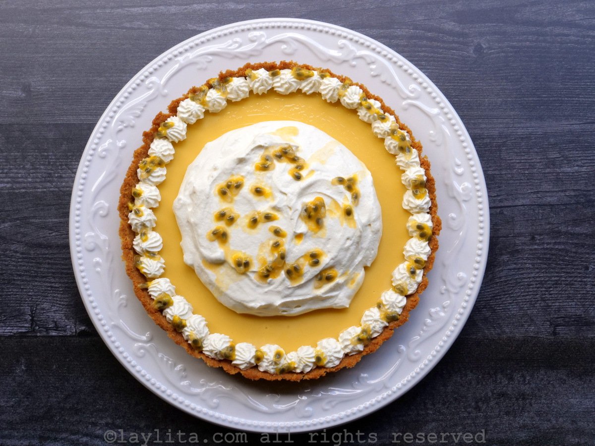 Easy passion fruit pie {with cookie crumb crust} Laylita's Recipes