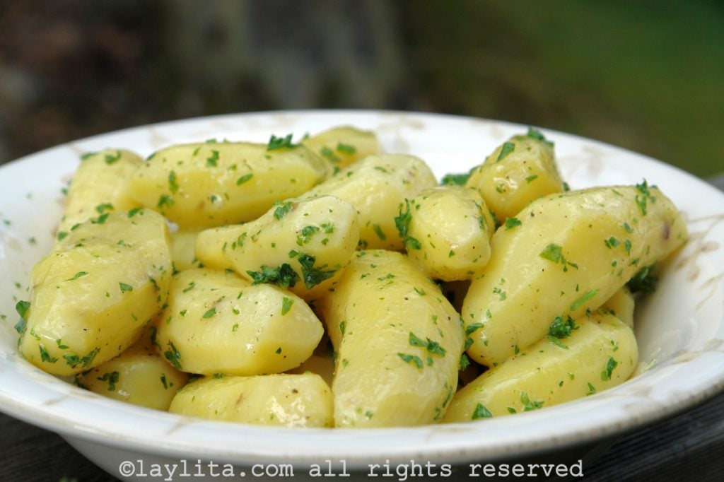 Potatoes with parsley and butter