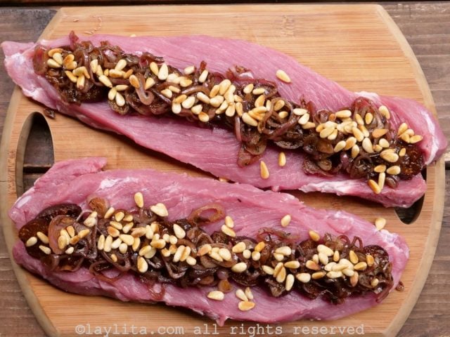 Stuffing pork tenderloins with prunes, shallots and pine nuts