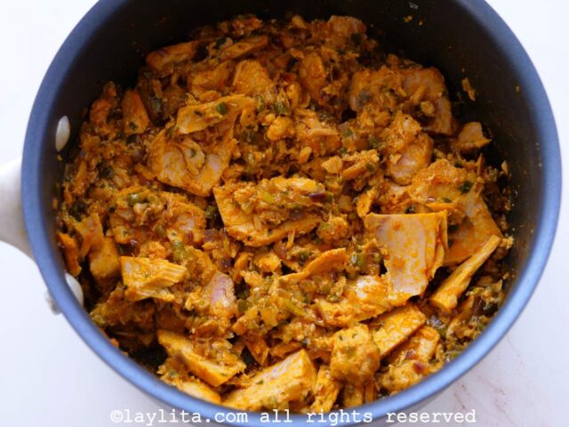 Tuna or albacore filling for Ecuadorian plantain croquettes in a pan