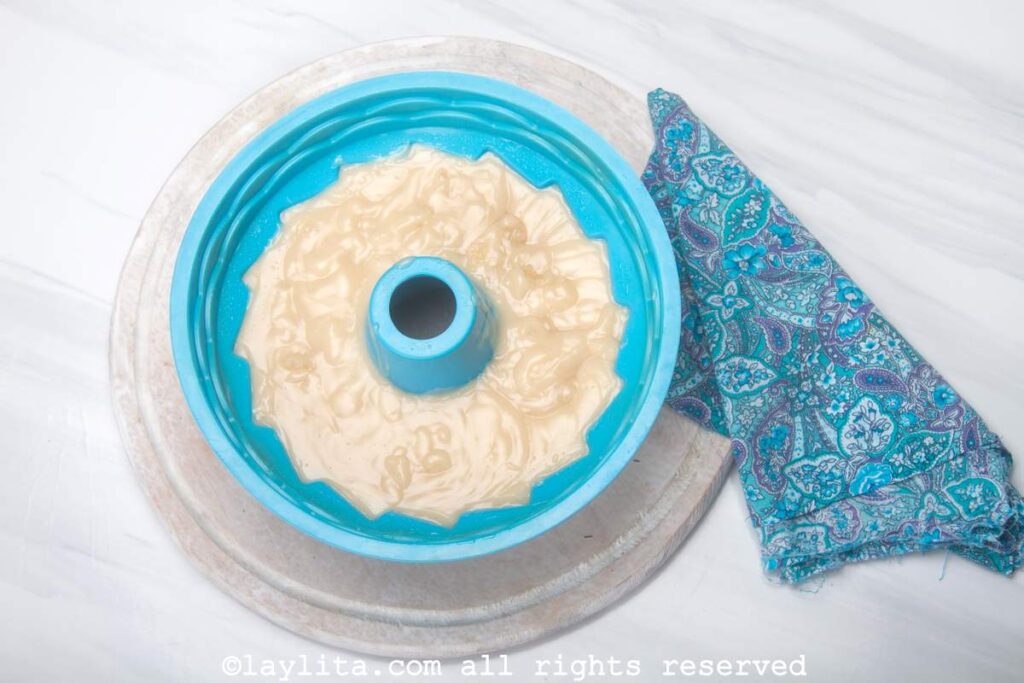 Coconut pudding added to a blue silicone mold.