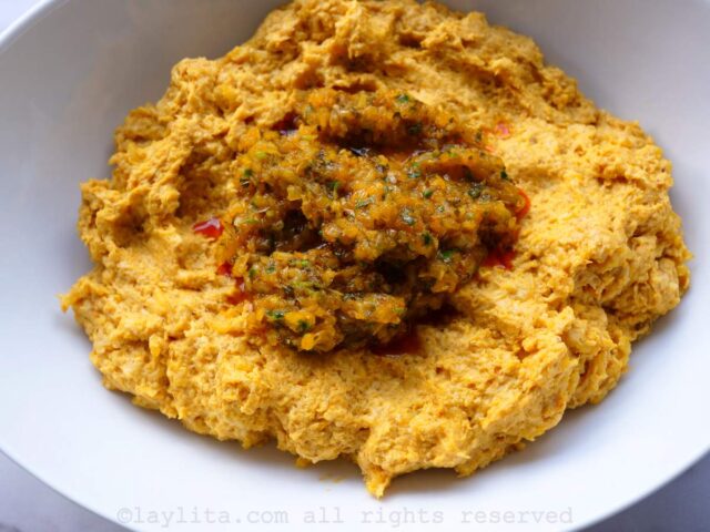 Reserved refrito with the grated plantain mixture in a bowl.