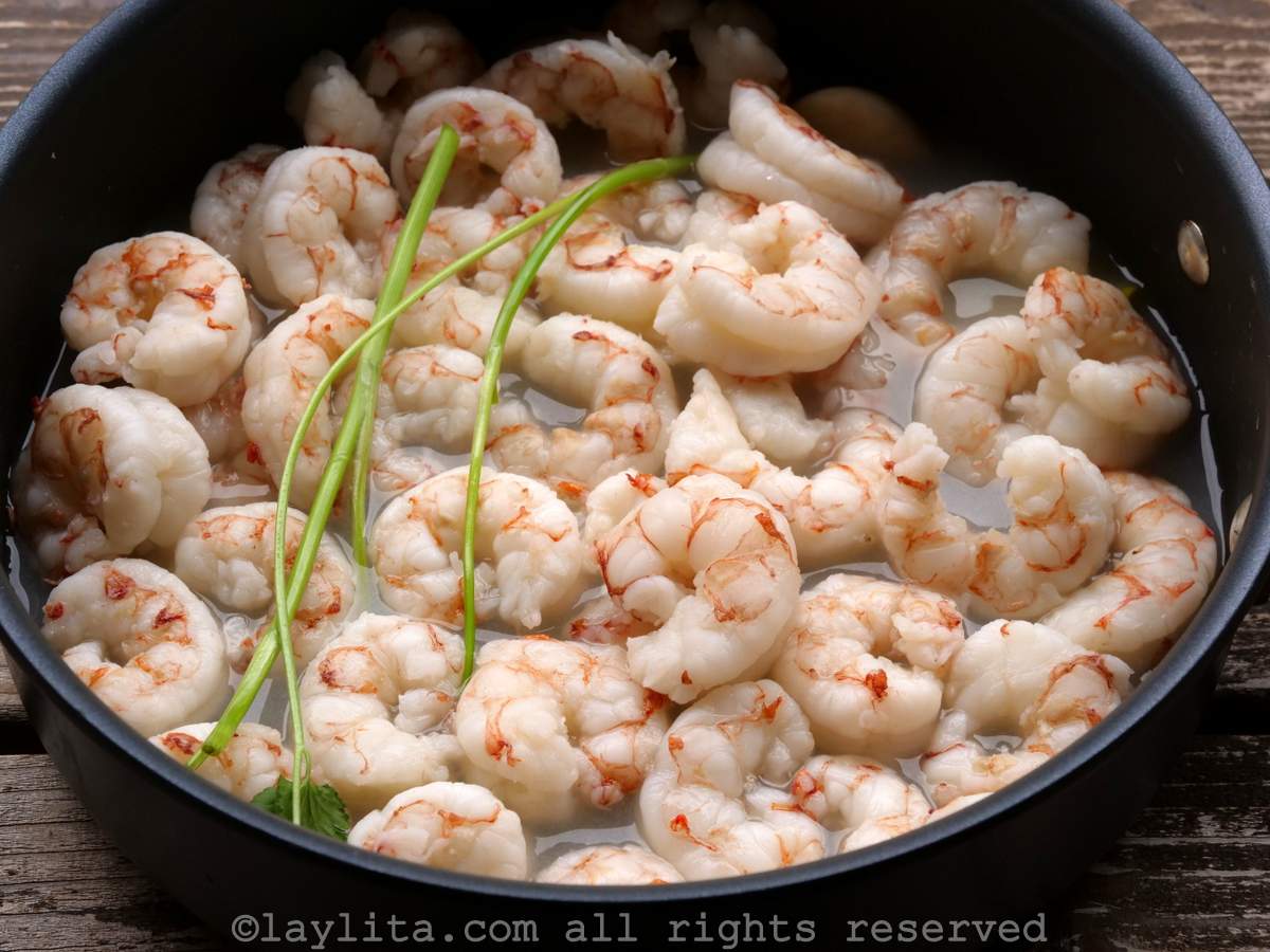 Poached shrimp in a shallow pan