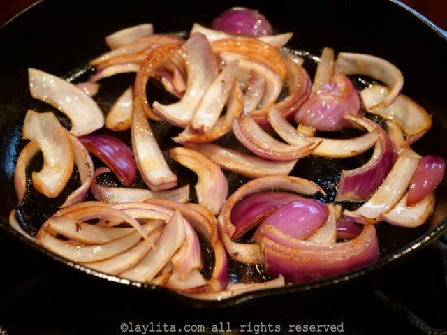 Onions with a golden color in a pan.