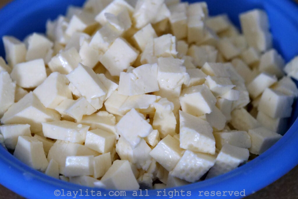 Cubes of Ecuadorian cheese in a blue bowl