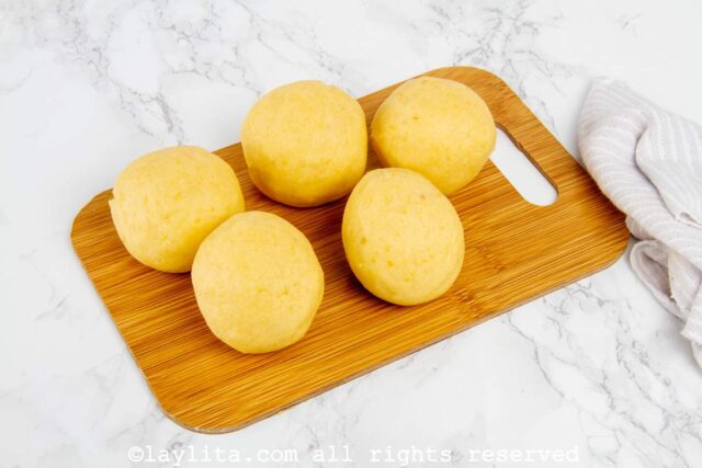 5 balls of ripe plantain arepa dough