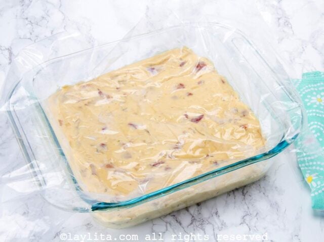 Cool down the croqueta mix before forming the croquettes