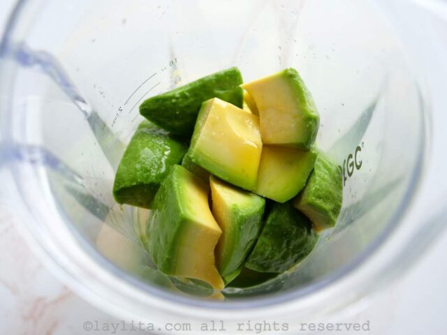 Avocado chunks in a blender