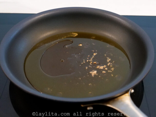 Heat the oil from the tuna in a skillet