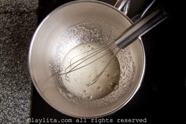 Making meringue using a double boiler method
