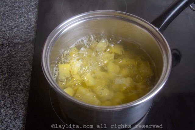 Cooking diced potatoes in water