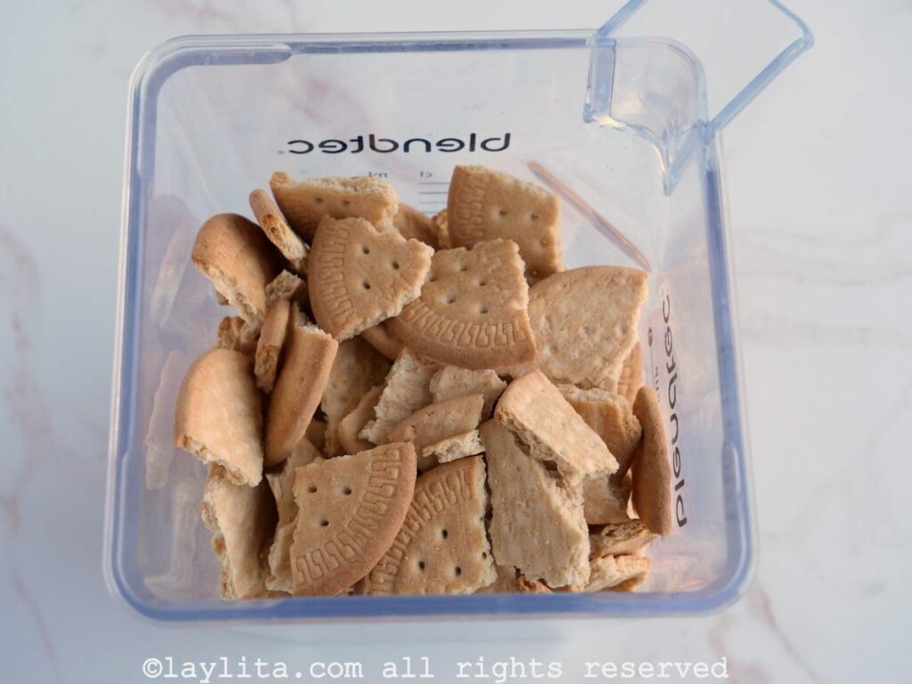 Maria cookies placed in a blender before blending