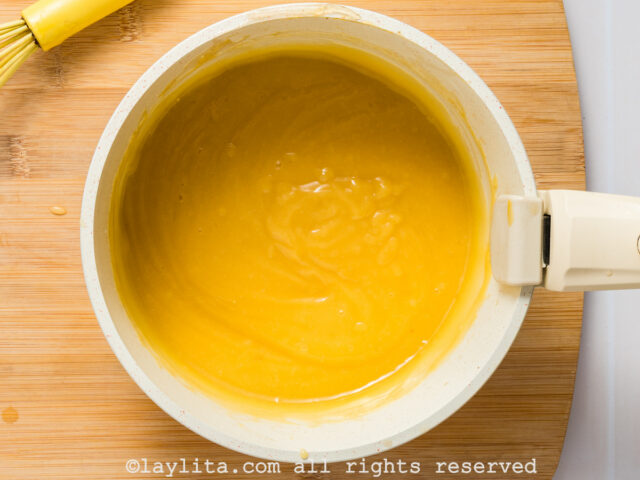 Lemon custard in a white pot