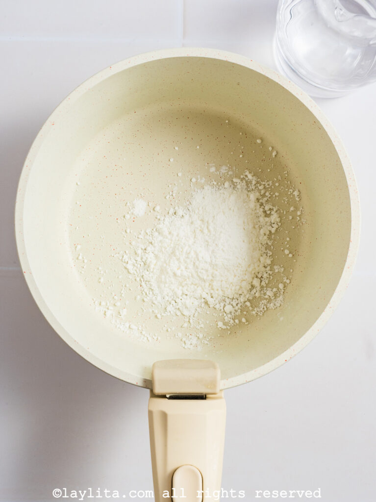 A white pot with cornstarch